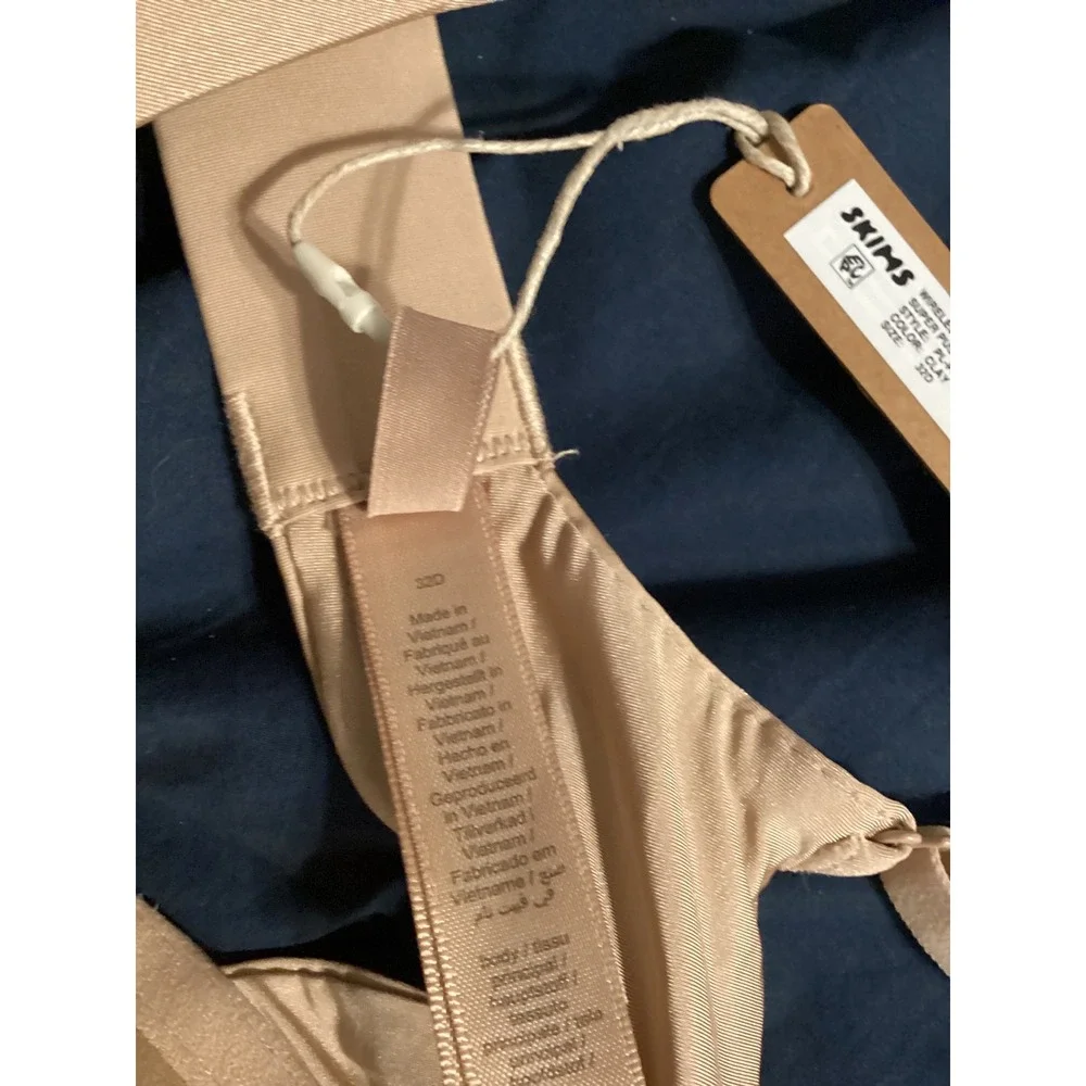 SKIMS Wireless Form Super Push-Up Bra Clay Nude PL-PLG-9558W 32D NEW